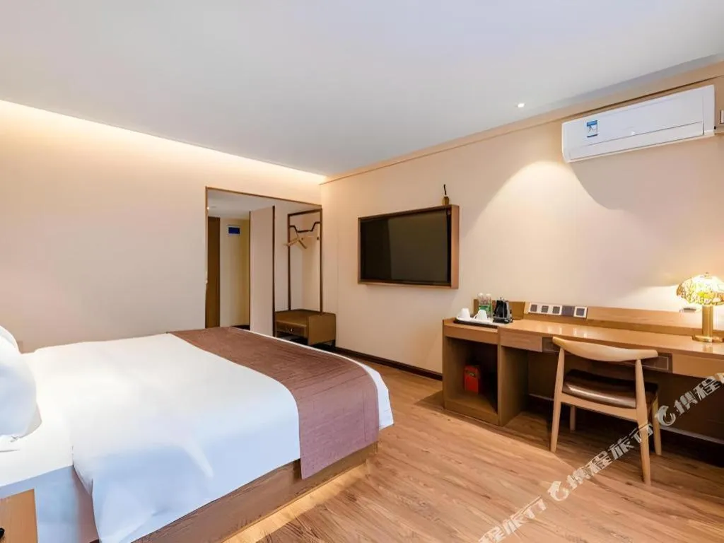 Bed in James Joyce Coffetel Xinyang Xixian Longhu Huayi