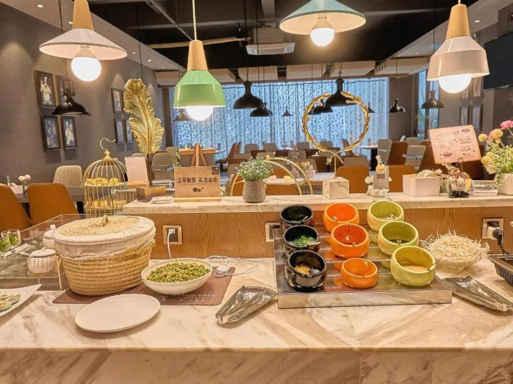 James Joyce Coffetel Xinyang Xixian Longhu Huayi