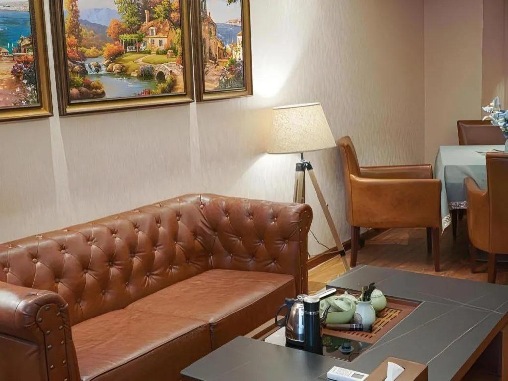 James Joyce Coffetel Xinyang Xixian Longhu Huayi