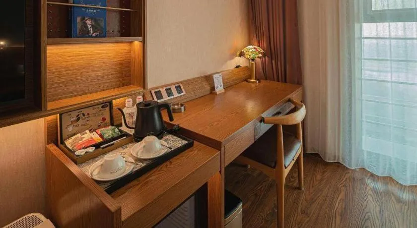 James Joyce Coffetel Xinyang Xixian Longhu Huayi