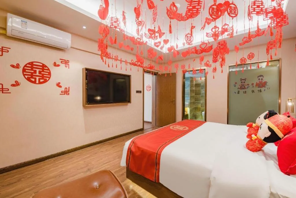 Bed in James Joyce Coffetel Xinyang Xixian Longhu Huayi