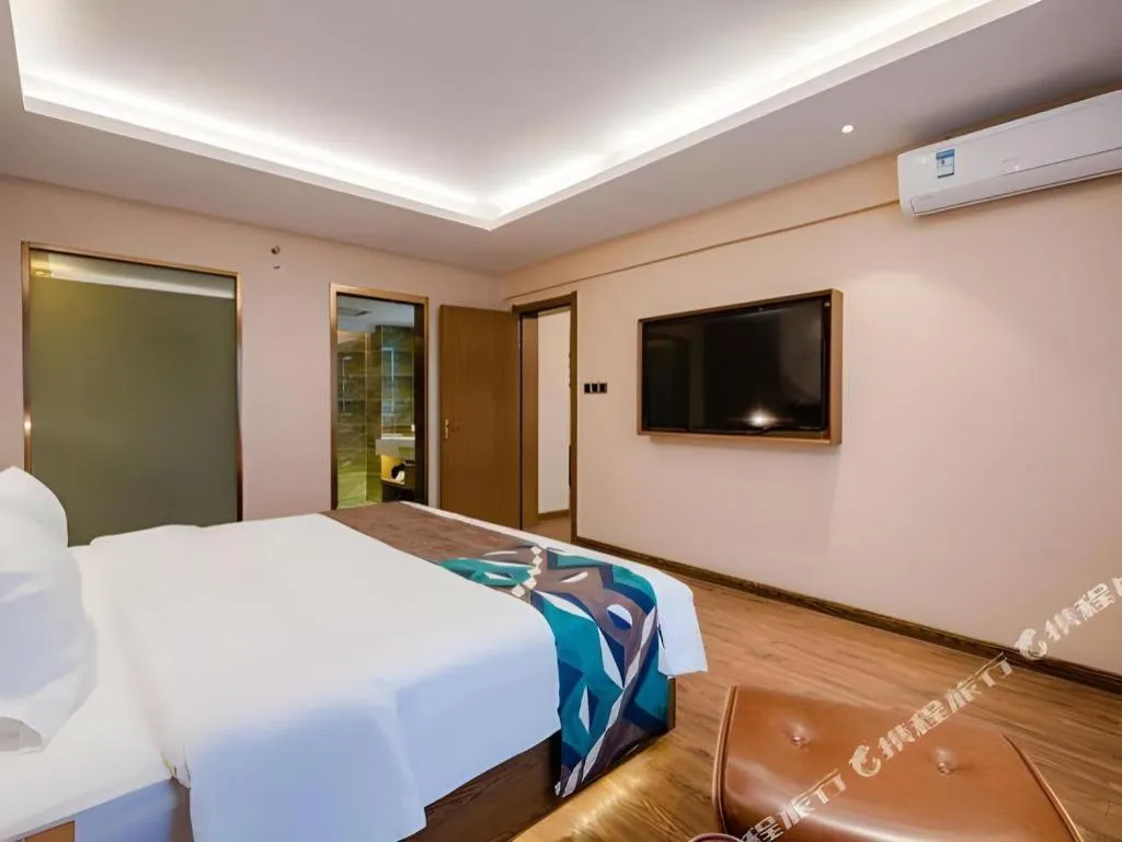 Bed in James Joyce Coffetel Xinyang Xixian Longhu Huayi