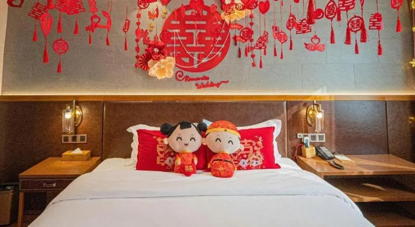 Bed in James Joyce Coffetel Xinyang Xixian Longhu Huayi