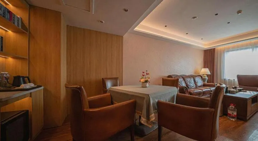 James Joyce Coffetel Xinyang Xixian Longhu Huayi