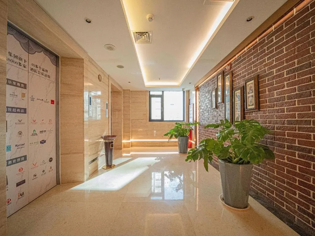 James Joyce Coffetel Xinyang Xixian Longhu Huayi