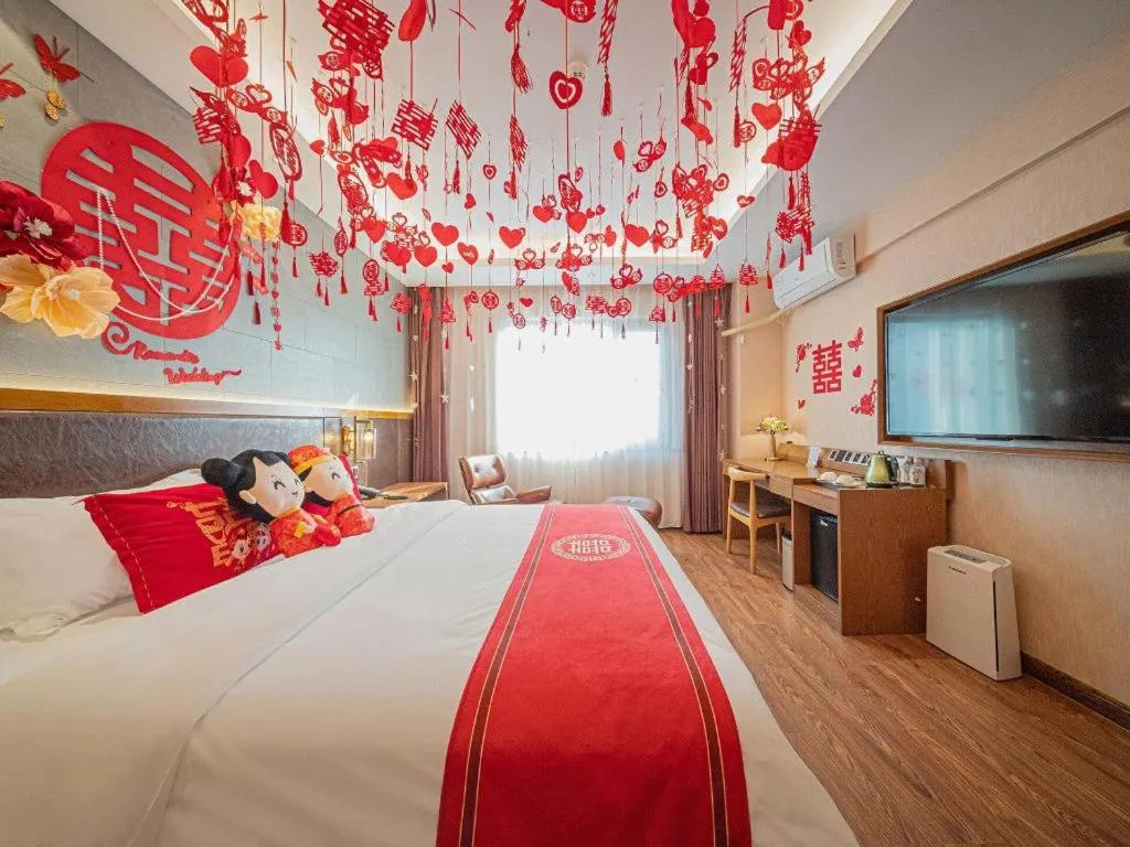 Bed in James Joyce Coffetel Xinyang Xixian Longhu Huayi