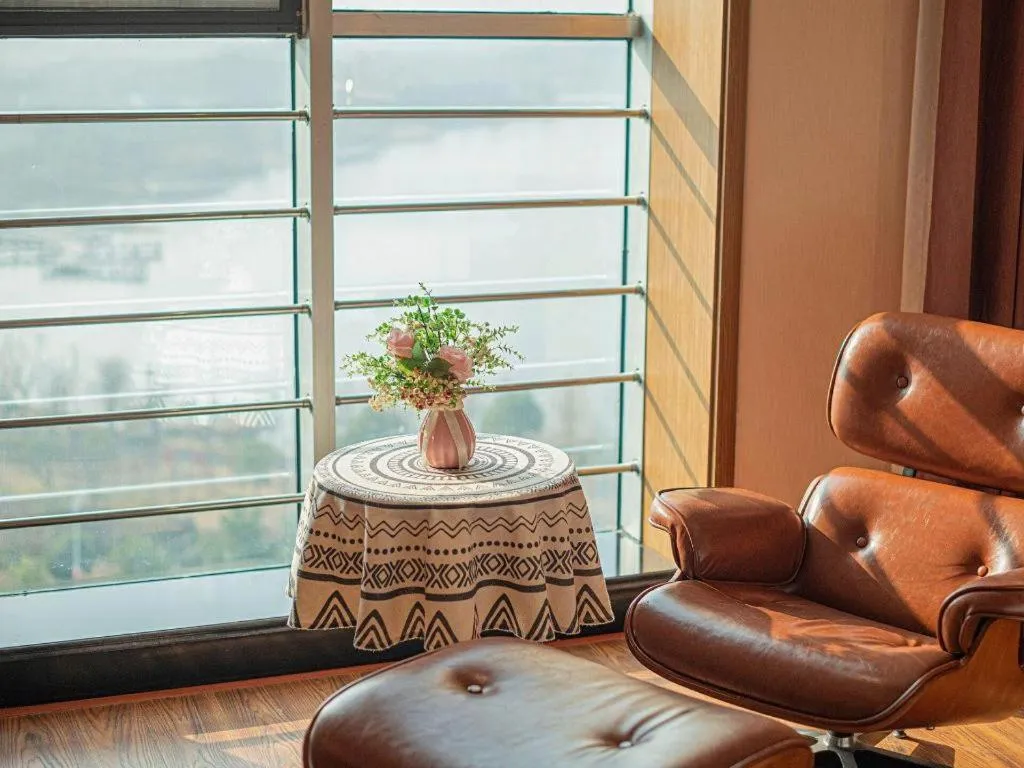 James Joyce Coffetel Xinyang Xixian Longhu Huayi