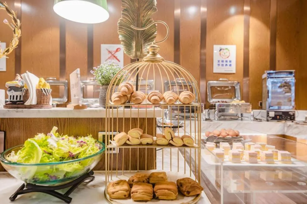 James Joyce Coffetel Xinyang Xixian Longhu Huayi