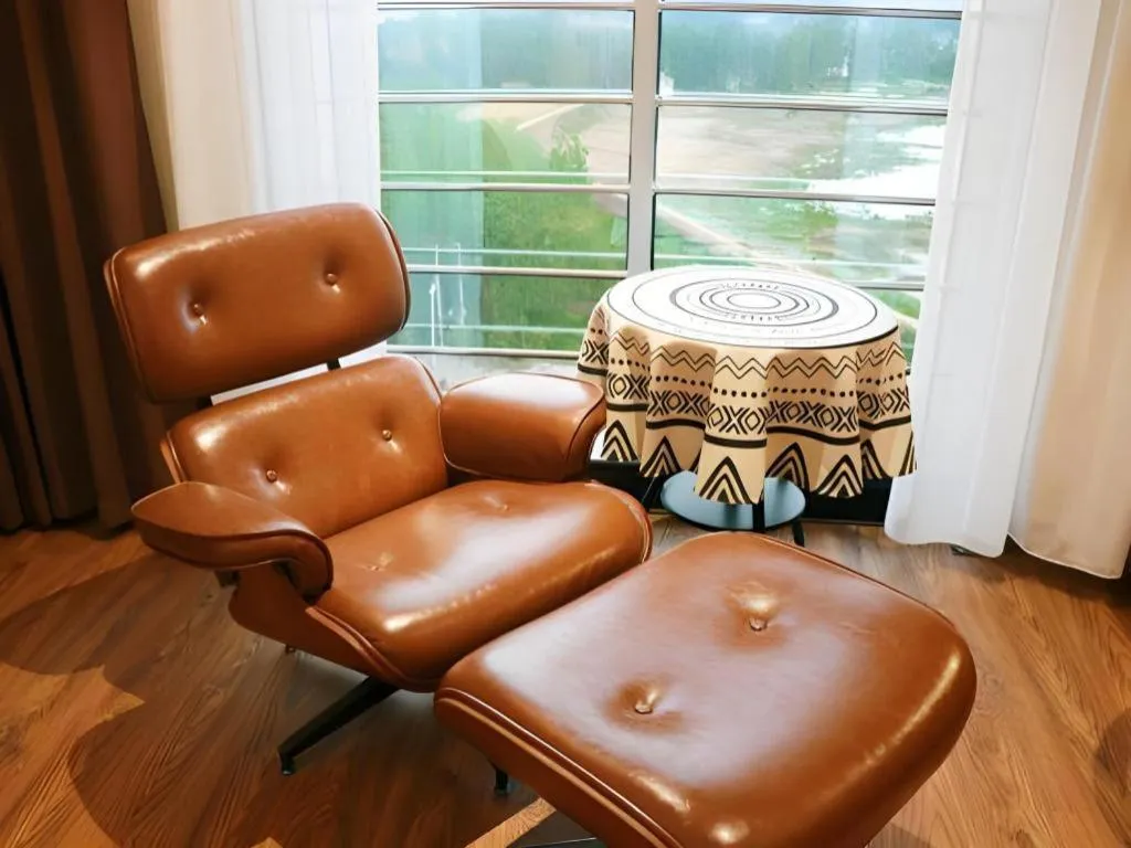 James Joyce Coffetel Xinyang Xixian Longhu Huayi