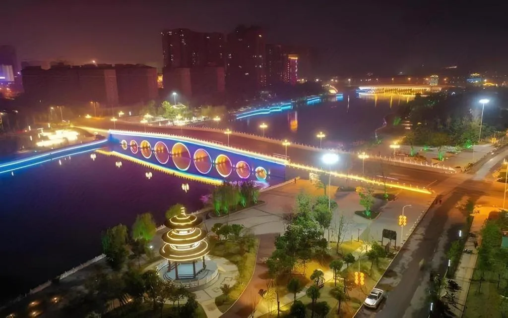 James Joyce Coffetel Xinyang Xixian Longhu Huayi