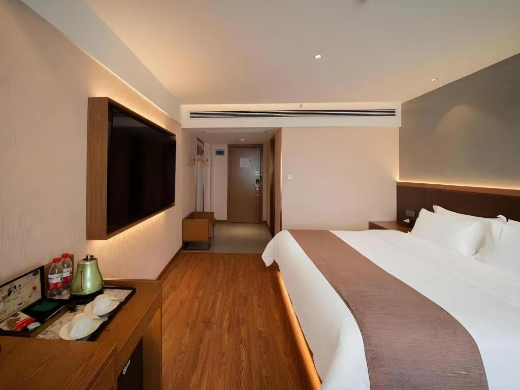 Bed in James Joyce Coffetel Xinyang Xixian Longhu Huayi