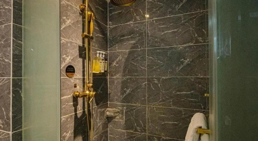 James Joyce Coffetel Xinyang Xixian Longhu Huayi