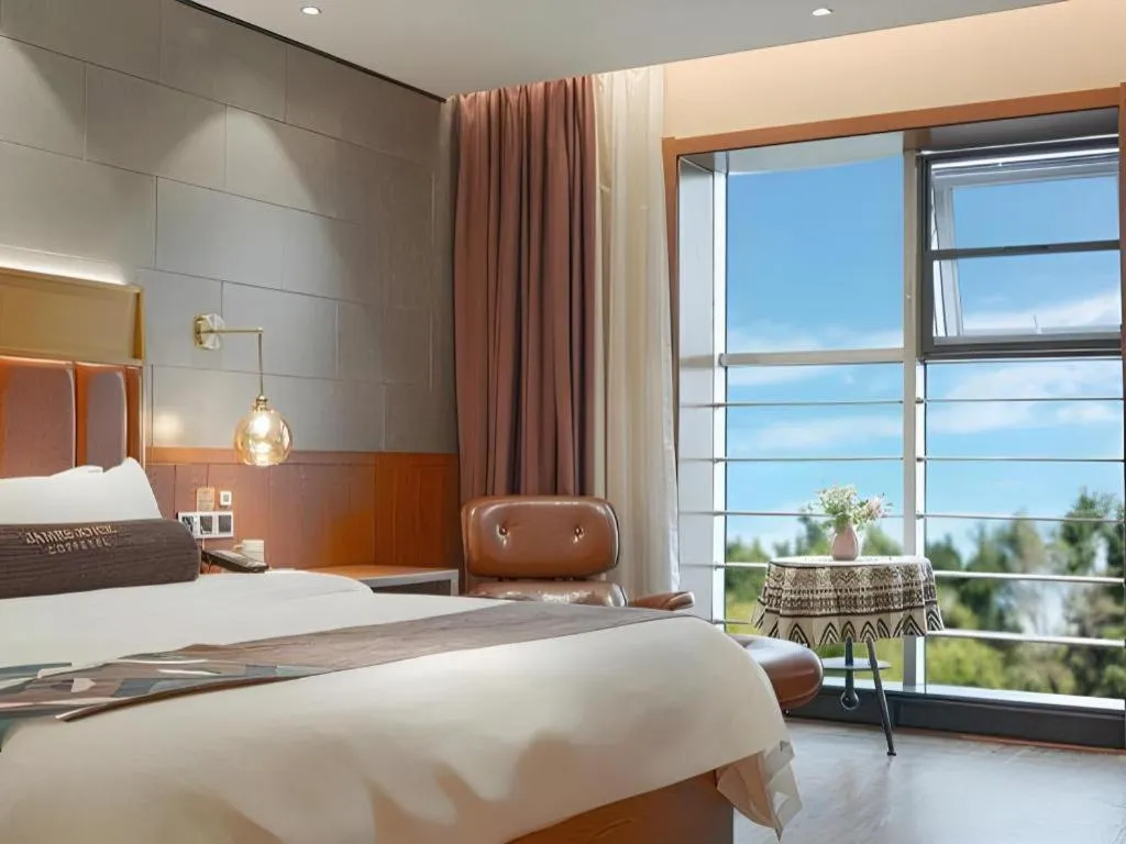 Bed in James Joyce Coffetel Xinyang Xixian Longhu Huayi