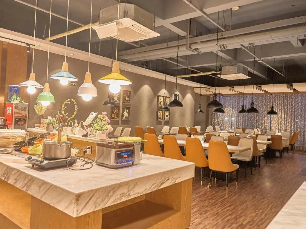 James Joyce Coffetel Xinyang Xixian Longhu Huayi