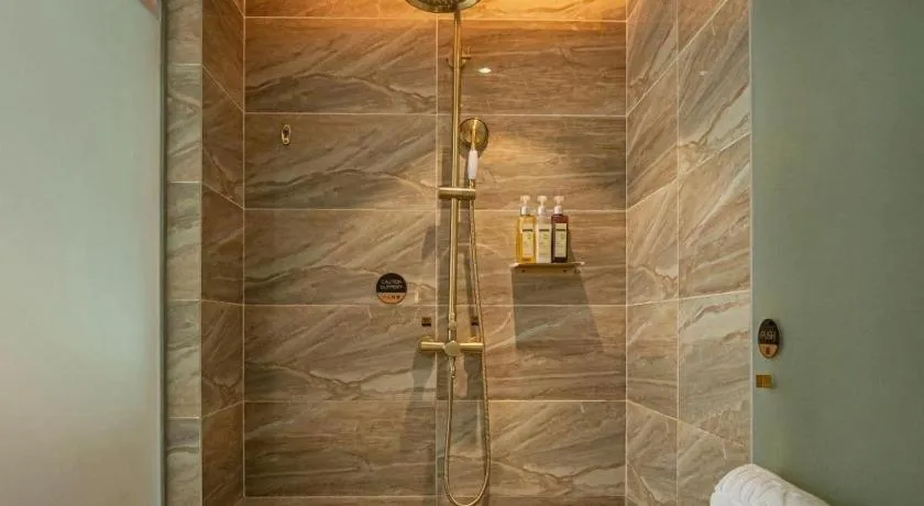 James Joyce Coffetel Xinyang Xixian Longhu Huayi