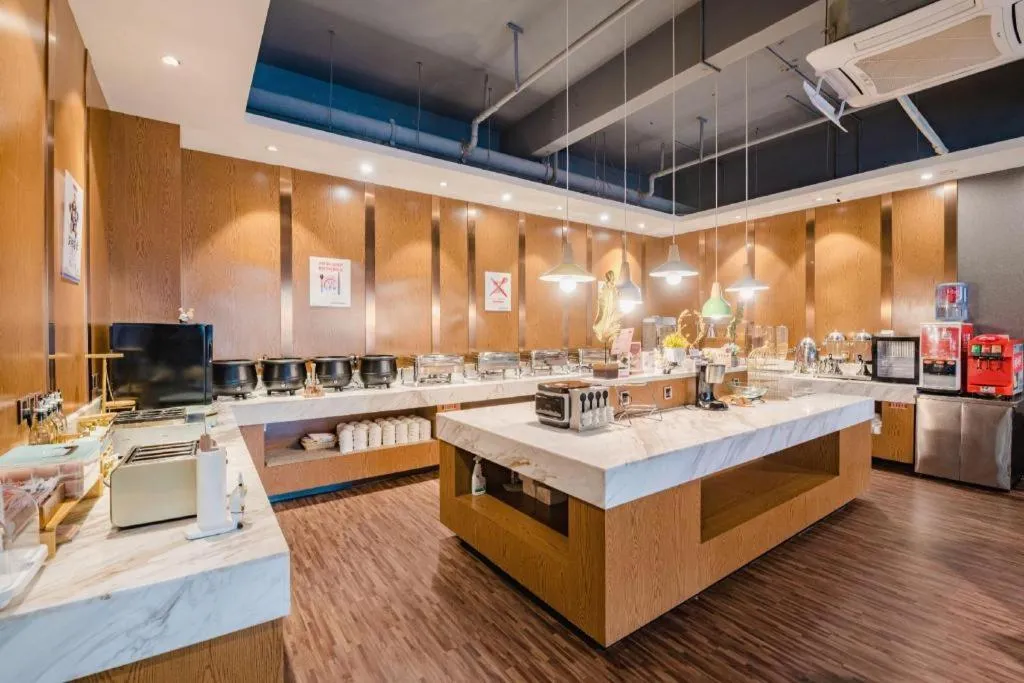 James Joyce Coffetel Xinyang Xixian Longhu Huayi