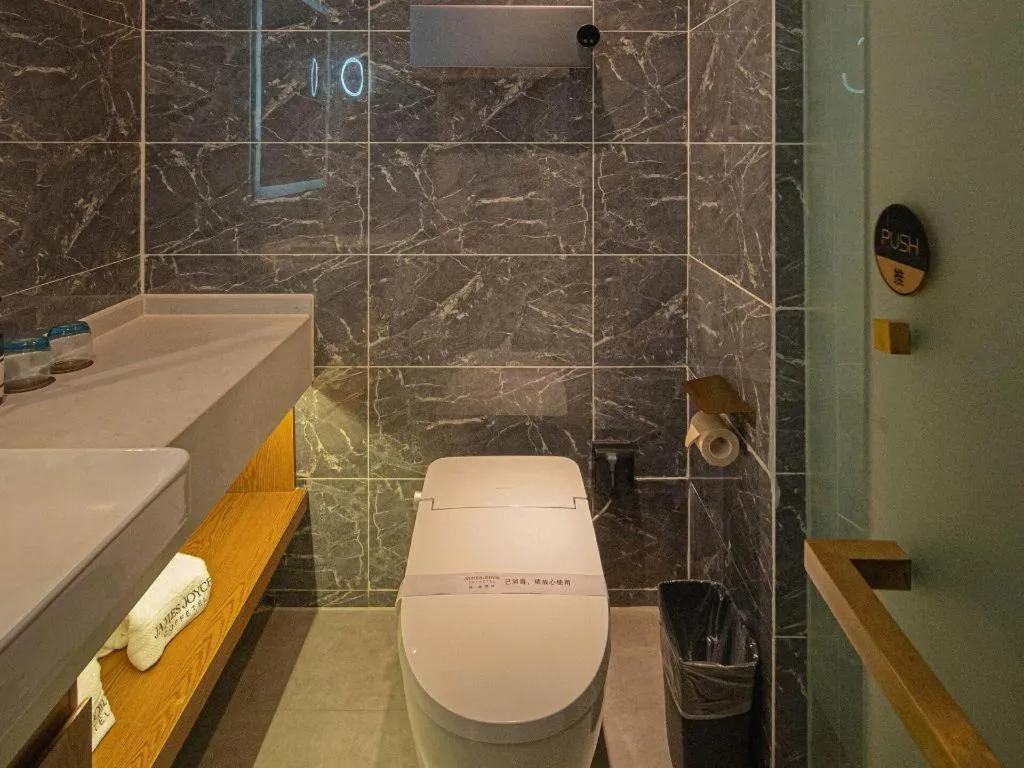 James Joyce Coffetel Xinyang Xixian Longhu Huayi