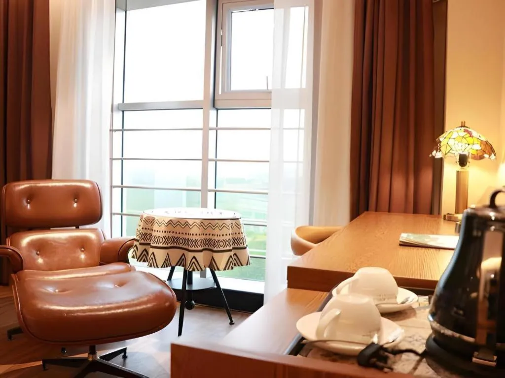 James Joyce Coffetel Xinyang Xixian Longhu Huayi