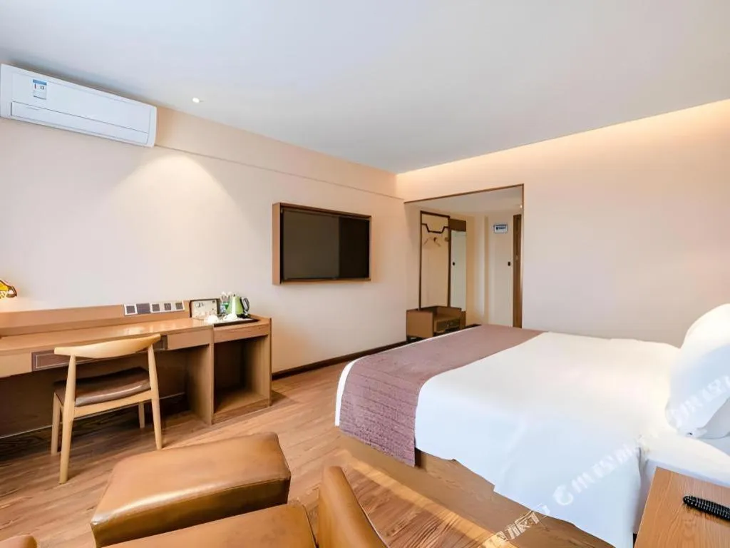 Bed in James Joyce Coffetel Xinyang Xixian Longhu Huayi