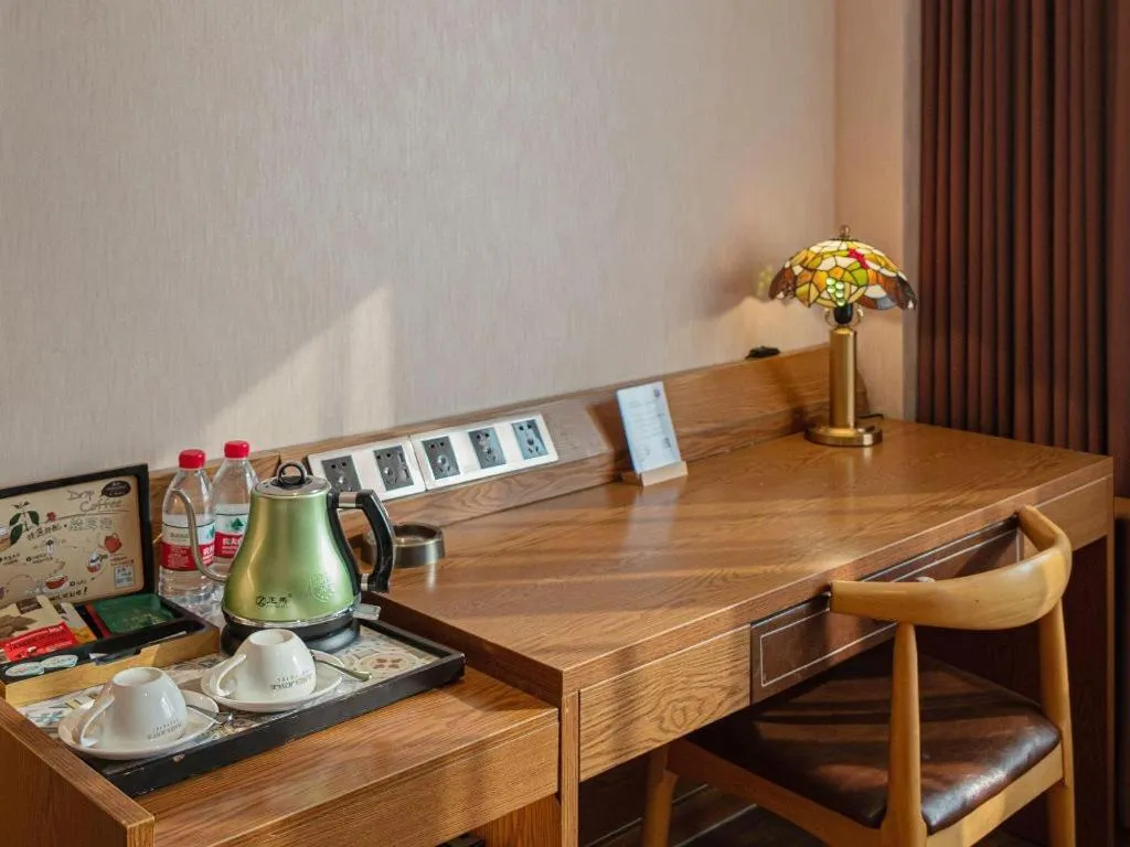 James Joyce Coffetel Xinyang Xixian Longhu Huayi