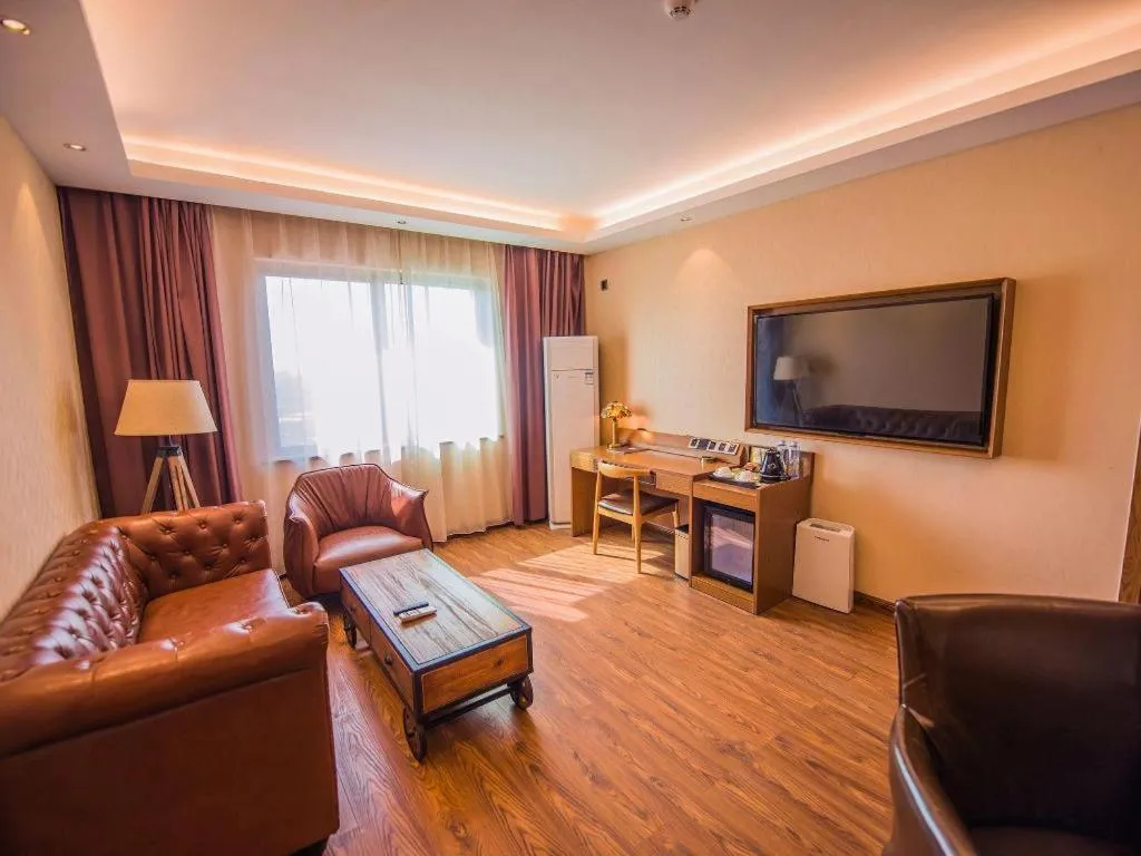 James Joyce Coffetel Xinyang Xixian Longhu Huayi