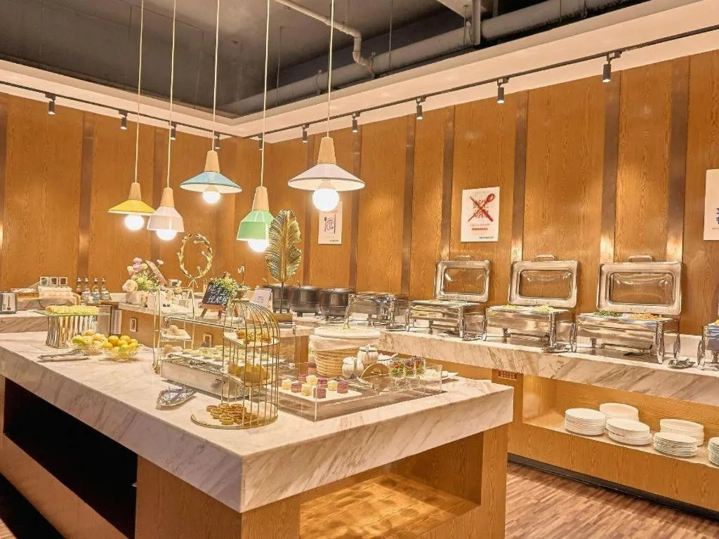 James Joyce Coffetel Xinyang Xixian Longhu Huayi