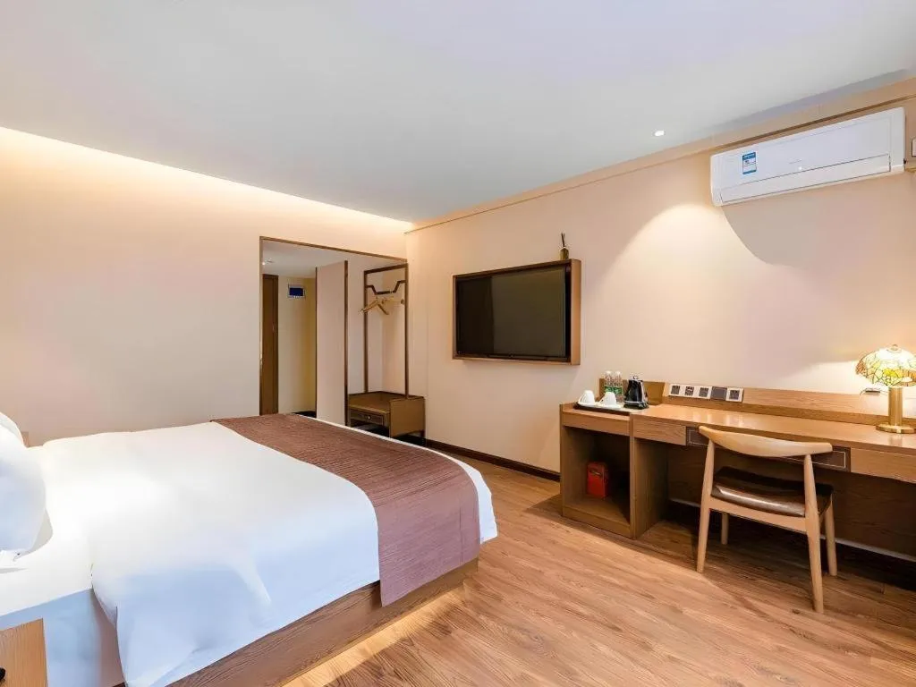 Bed in James Joyce Coffetel Xinyang Xixian Longhu Huayi