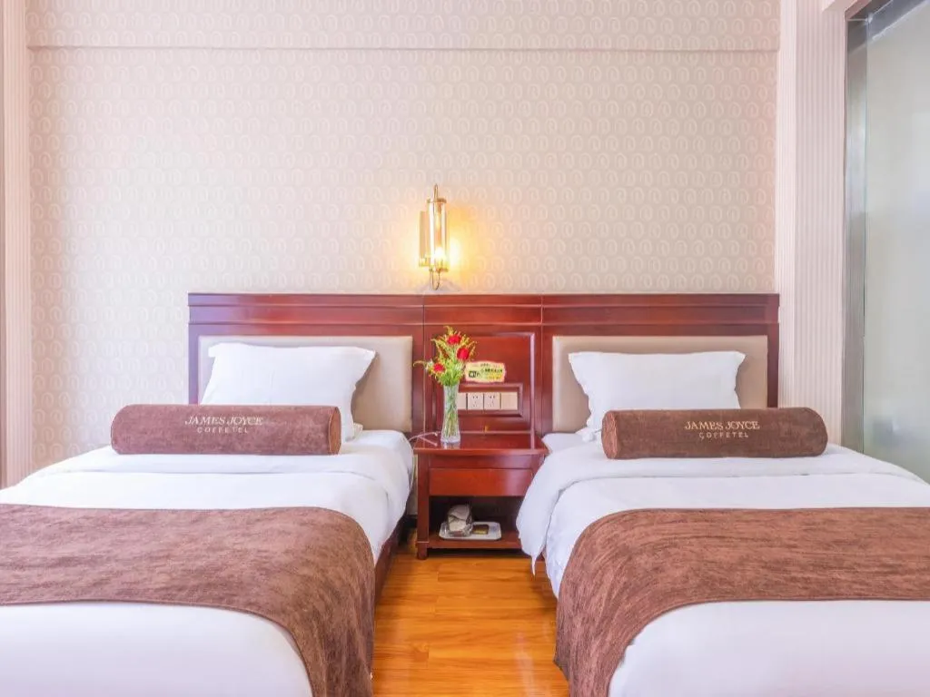 Bed in James Joyce Coffetel Dali Erhai Wetland Park