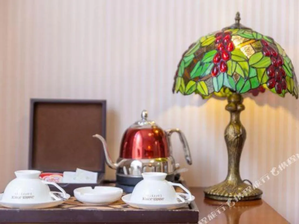 James Joyce Coffetel Dali Erhai Wetland Park