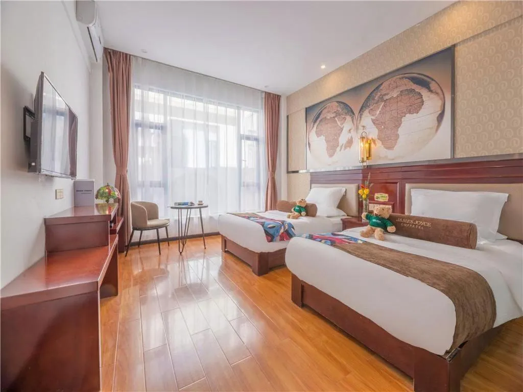 Bed in James Joyce Coffetel Dali Erhai Wetland Park