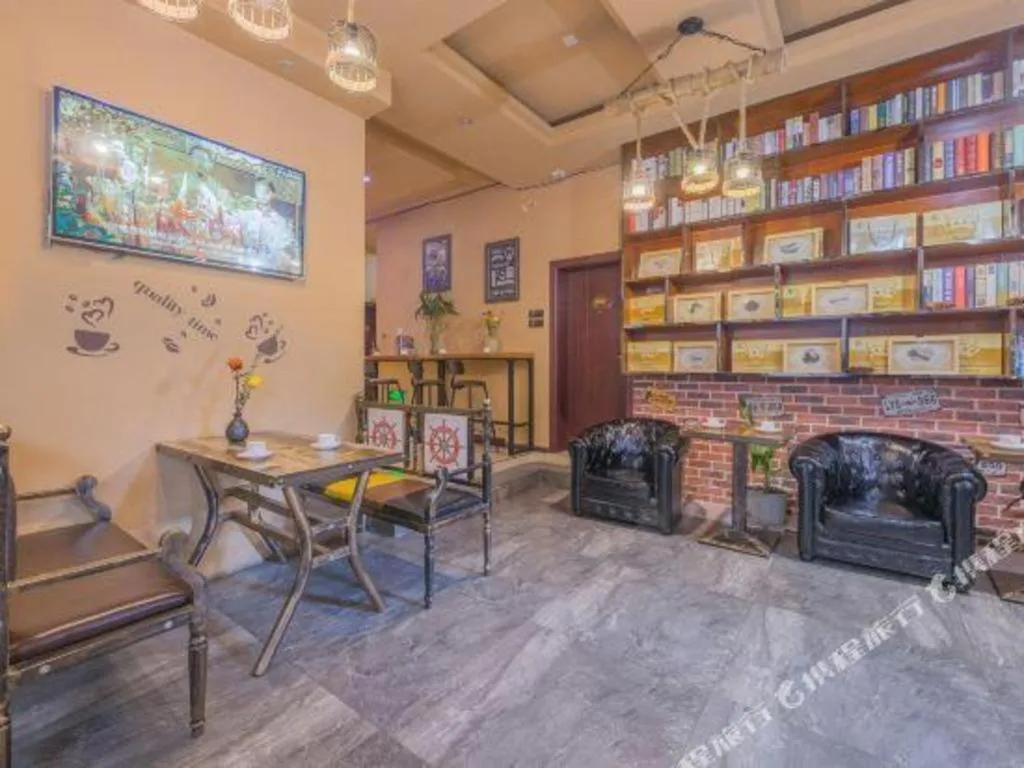 James Joyce Coffetel Dali Erhai Wetland Park