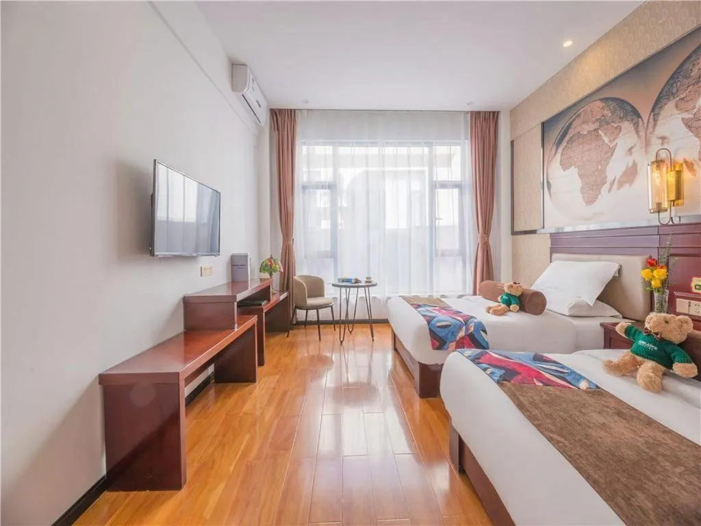 James Joyce Coffetel Dali Erhai Wetland Park