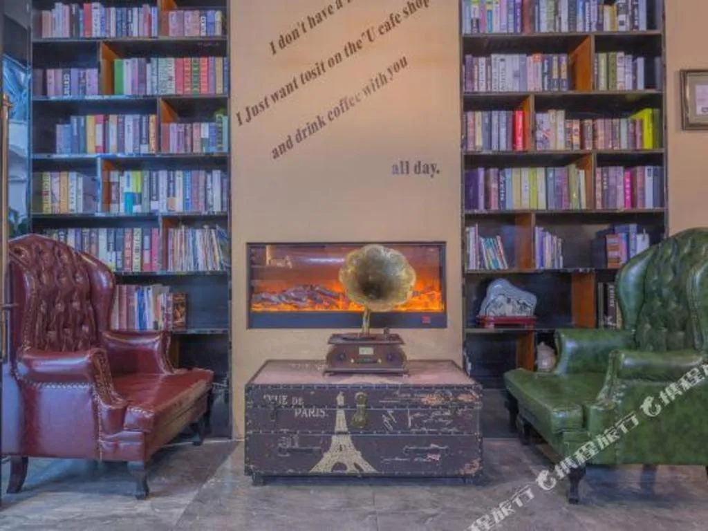 James Joyce Coffetel Dali Erhai Wetland Park