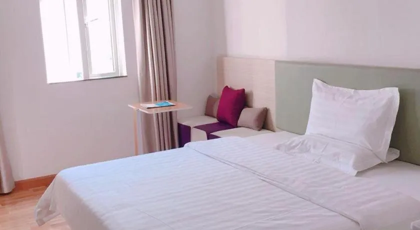 Bed in 7Days Inn Shenzhen Longgang Nanlian Metro Station Branch