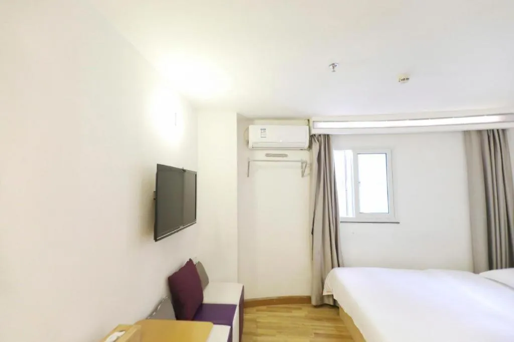 Bed in 7Days Inn Shenzhen Longgang Nanlian Metro Station Branch