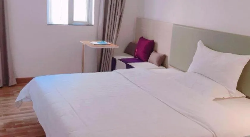 Bed in 7Days Inn Shenzhen Longgang Nanlian Metro Station Branch