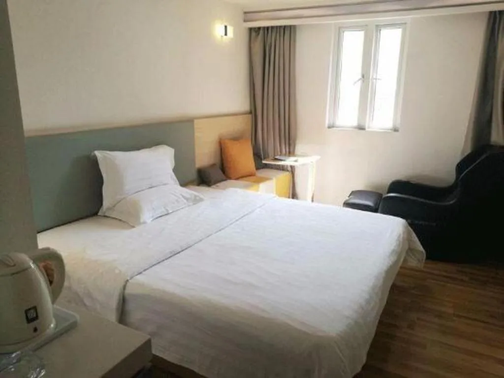 Bed in 7Days Inn Shenzhen Longgang Nanlian Metro Station Branch