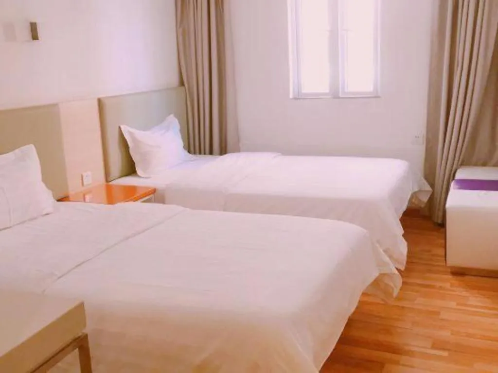 Bed in 7Days Inn Shenzhen Longgang Nanlian Metro Station Branch