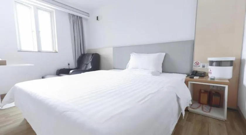 Bed in 7Days Inn Shenzhen Longgang Nanlian Metro Station Branch