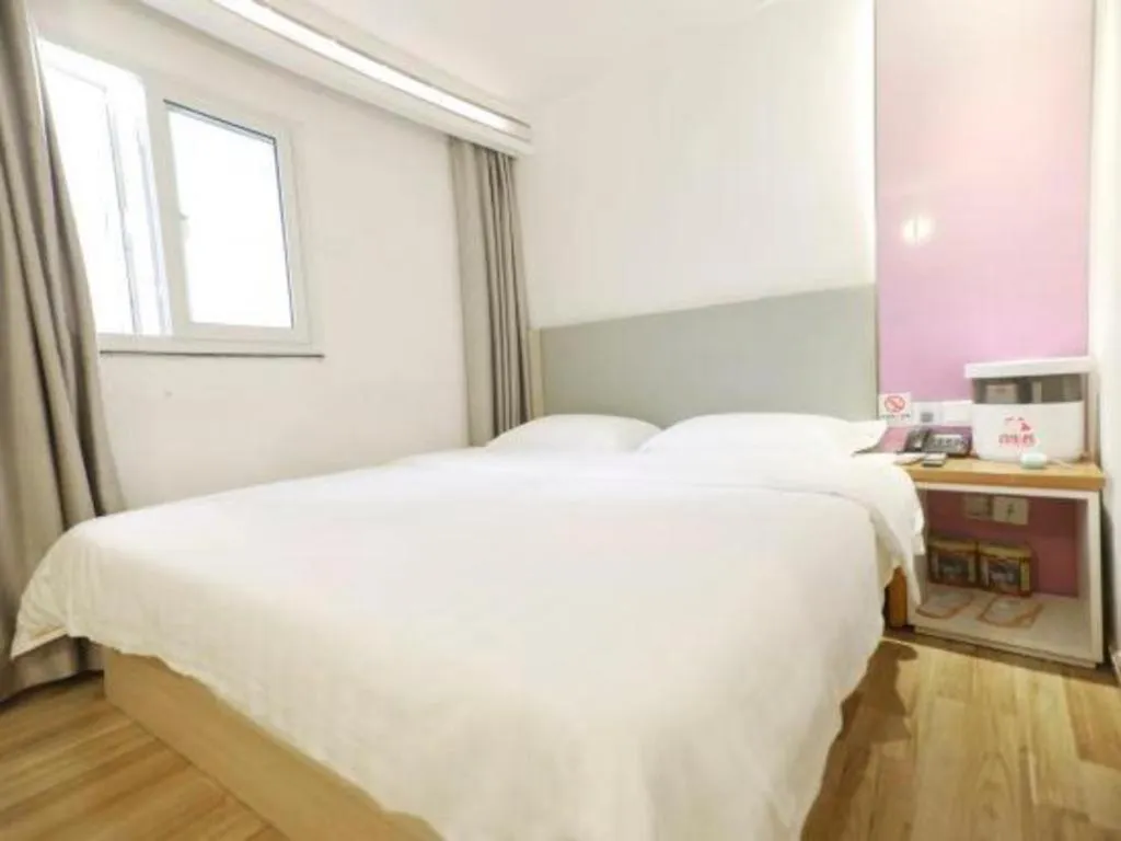 Bed in 7Days Inn Shenzhen Longgang Nanlian Metro Station Branch