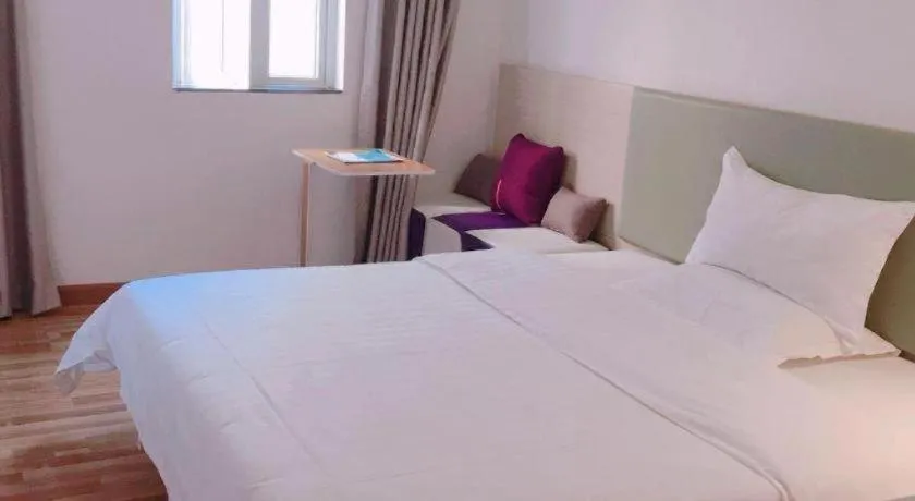 Bed in 7Days Inn Shenzhen Longgang Nanlian Metro Station Branch