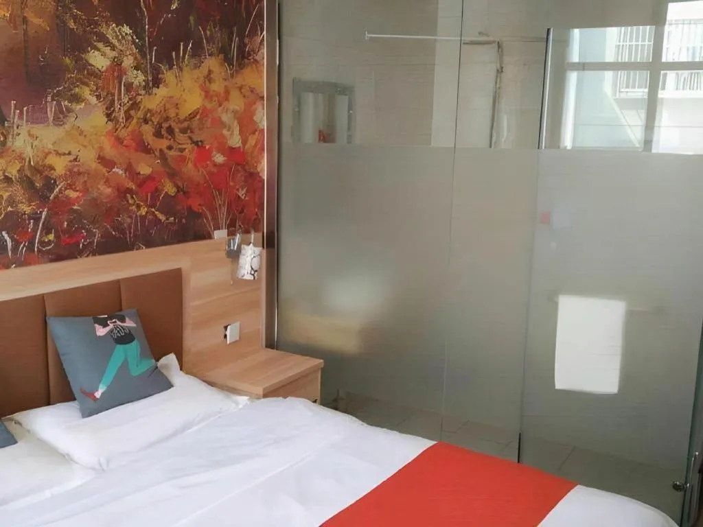 Bed in PAI Hotel Beijing Capital International Airport Linhe Development Zone