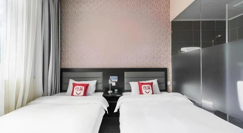 Bed in PAI Hotel Beijing Capital International Airport Linhe Development Zone