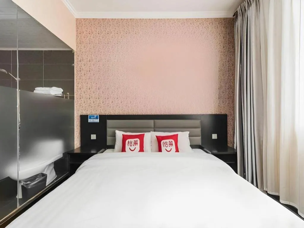 Bed in PAI Hotel Beijing Capital International Airport Linhe Development Zone