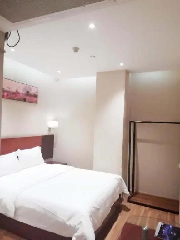 Bed in PAI Hotel Guangzhou North Gate of Chimelong Zoo