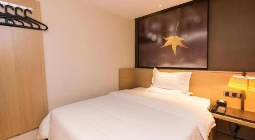 Bed in IU Hotels Guangzhou Panyu Dashi Chimelong Safari Park