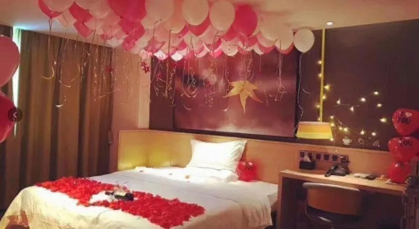 Bed in IU Hotels Guangzhou Panyu Dashi Chimelong Safari Park