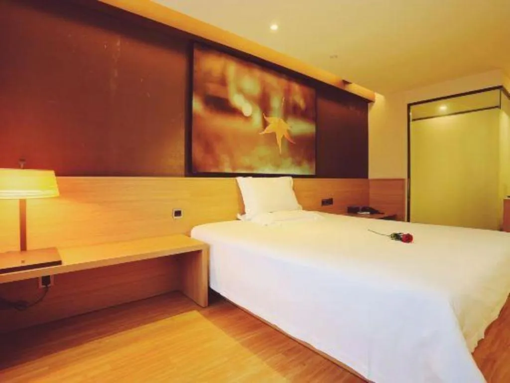 Bed in IU Hotels Guangzhou Panyu Dashi Chimelong Safari Park