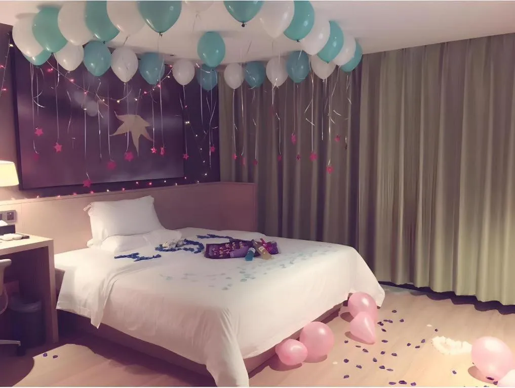 Bed in IU Hotels Guangzhou Panyu Dashi Chimelong Safari Park