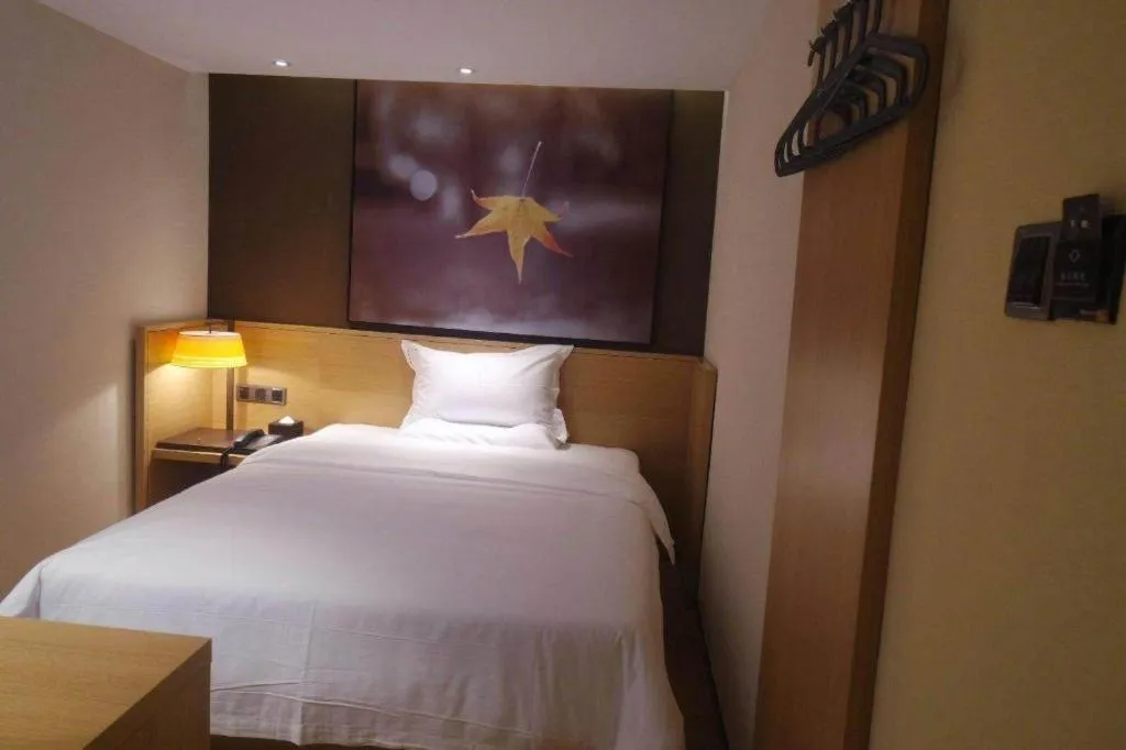 Bed in IU Hotels Guangzhou Panyu Dashi Chimelong Safari Park
